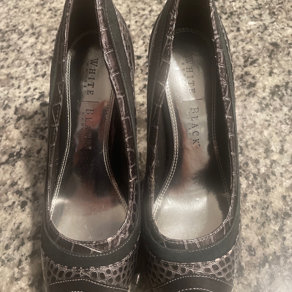 Black/White House Market Women Heel